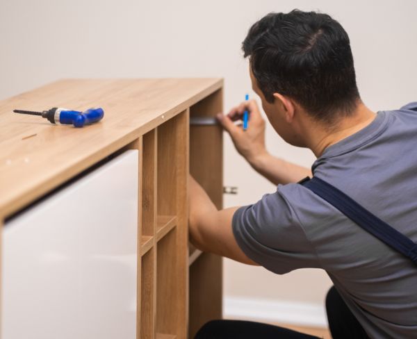 Fabricação de móveis sob medida com acabamento profissional